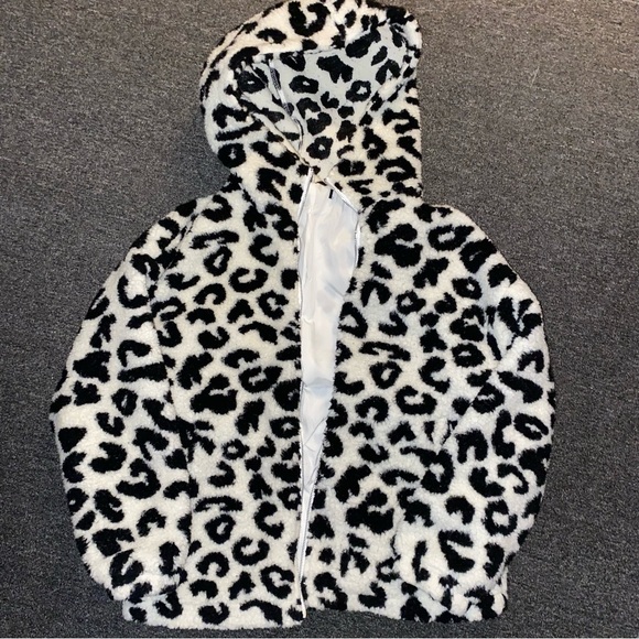Black & White Leopard Print Teddy Jacket - Picture 3 of 6